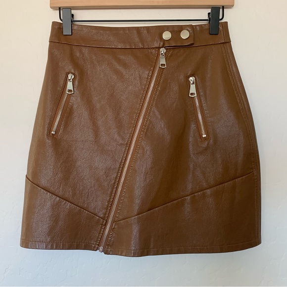 Kendall & Kylie Faux Leather Skirt. Size: Small. Excellent condition - Picture 4 of 7